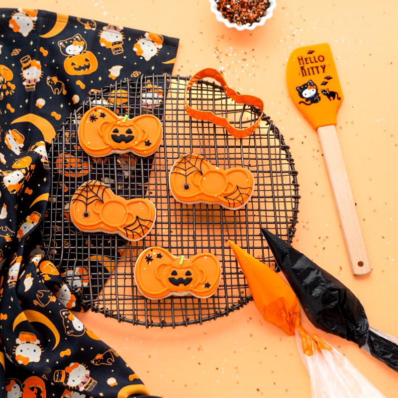 Sanrio Characters Sanrio Hello Kitty Spooky Cookie Cutter Set with Spatula Spatula  Saudi Arabia |  OW5273109
