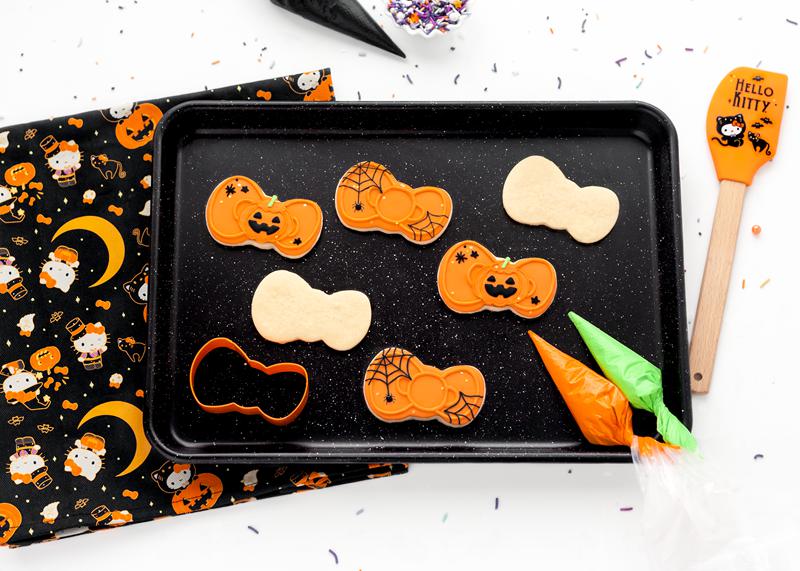 Sanrio Characters Sanrio Hello Kitty Spooky Cookie Cutter Set with Spatula Spatula  Saudi Arabia |  OW5273109