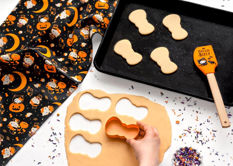 Sanrio Characters Sanrio Hello Kitty Spooky Cookie Cutter Set with Spatula Spatula  Saudi Arabia |  OW5273109